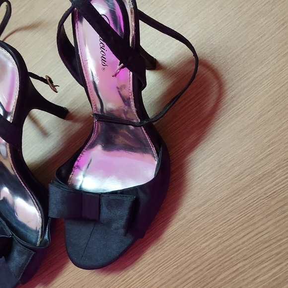 High Heels - Picture 2 of 3